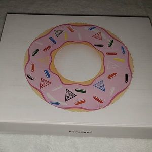 New Guess Pool 🍩 Float